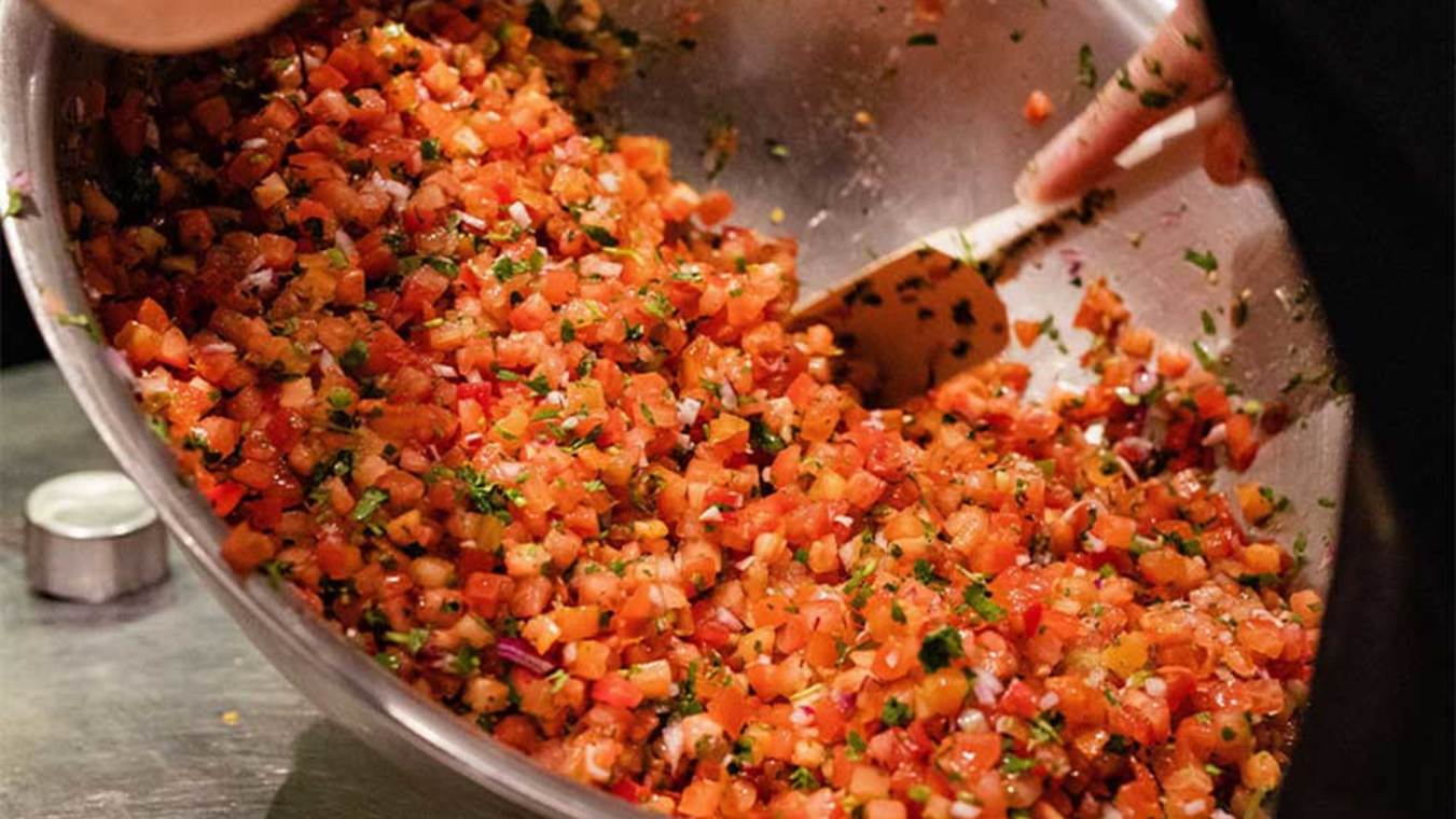 Fresh Tomato Salsa - Lettuce Grow