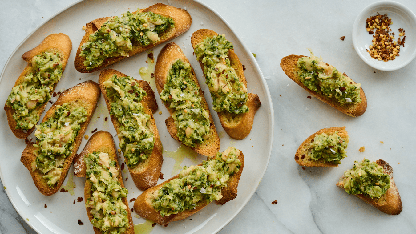 Creamy Herbed Cannellini Beans and Roasted Fennel Crostini - Lettuce Grow